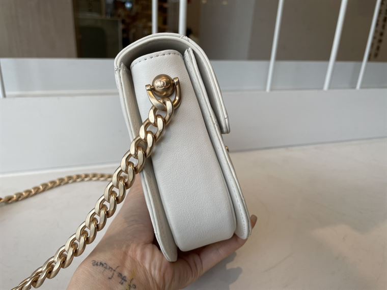 Messenger Bag Grained Calfskin & Gold-Tone Metal White – CB021