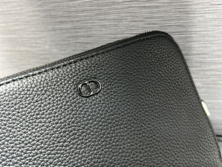 Pouch with shoulder strap Black Grained Calfskin with ‘CD Icon’ Signature - DB050