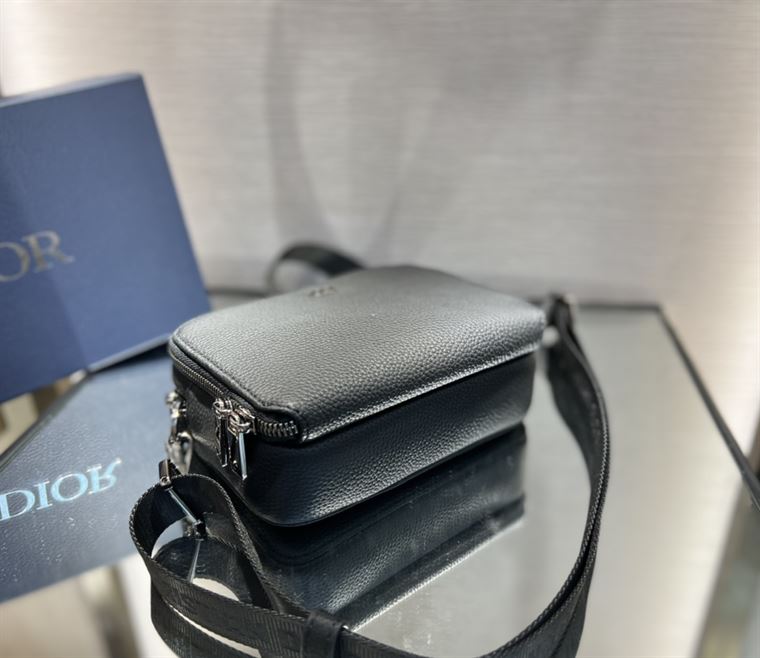 Pouch with shoulder strap Black Grained Calfskin with ‘CD Icon’ Signature - DB050