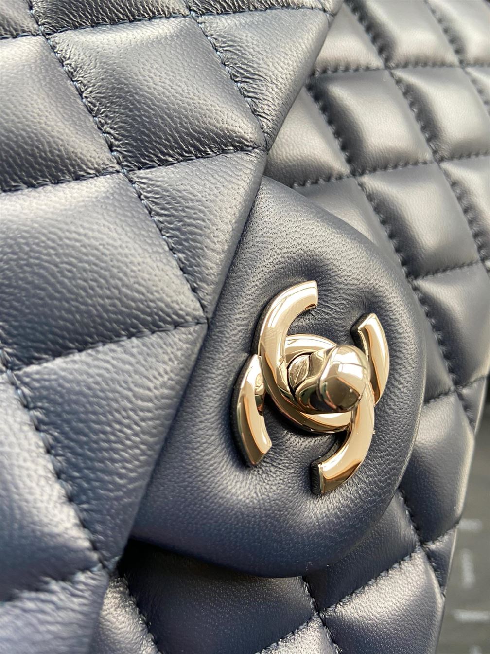 Satchel Navy Blue Grained Calfskin & Gold-Tone Metal – CB023