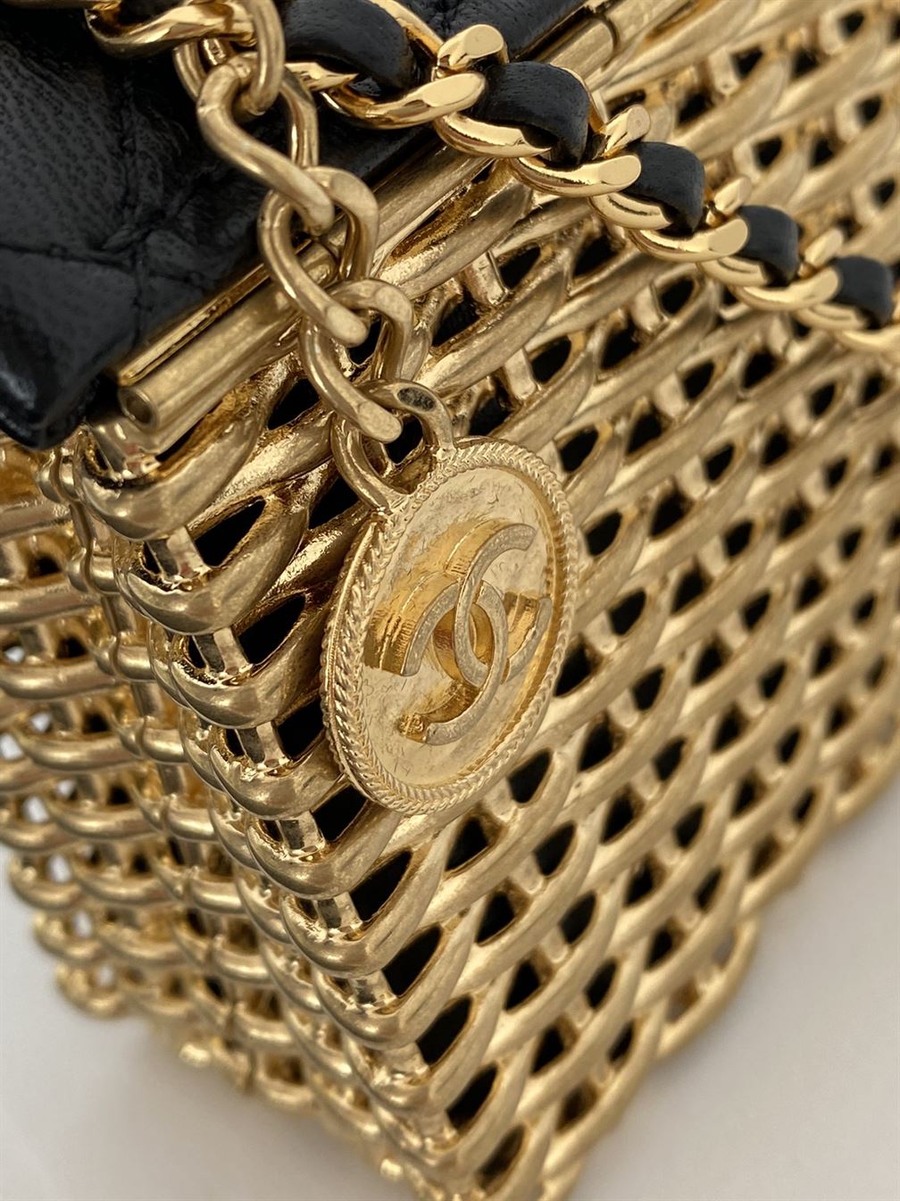 Small Evening Bag Lambskin & Gold Metal Black & Gold – CB022