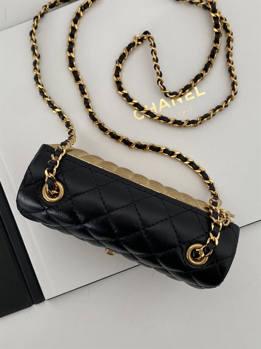 Small Evening Bag Lambskin & Gold Metal Black & Gold – CB022