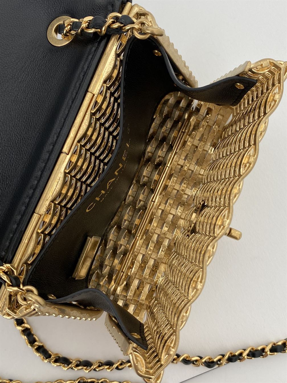 Small Evening Bag Lambskin & Gold Metal Black & Gold – CB022