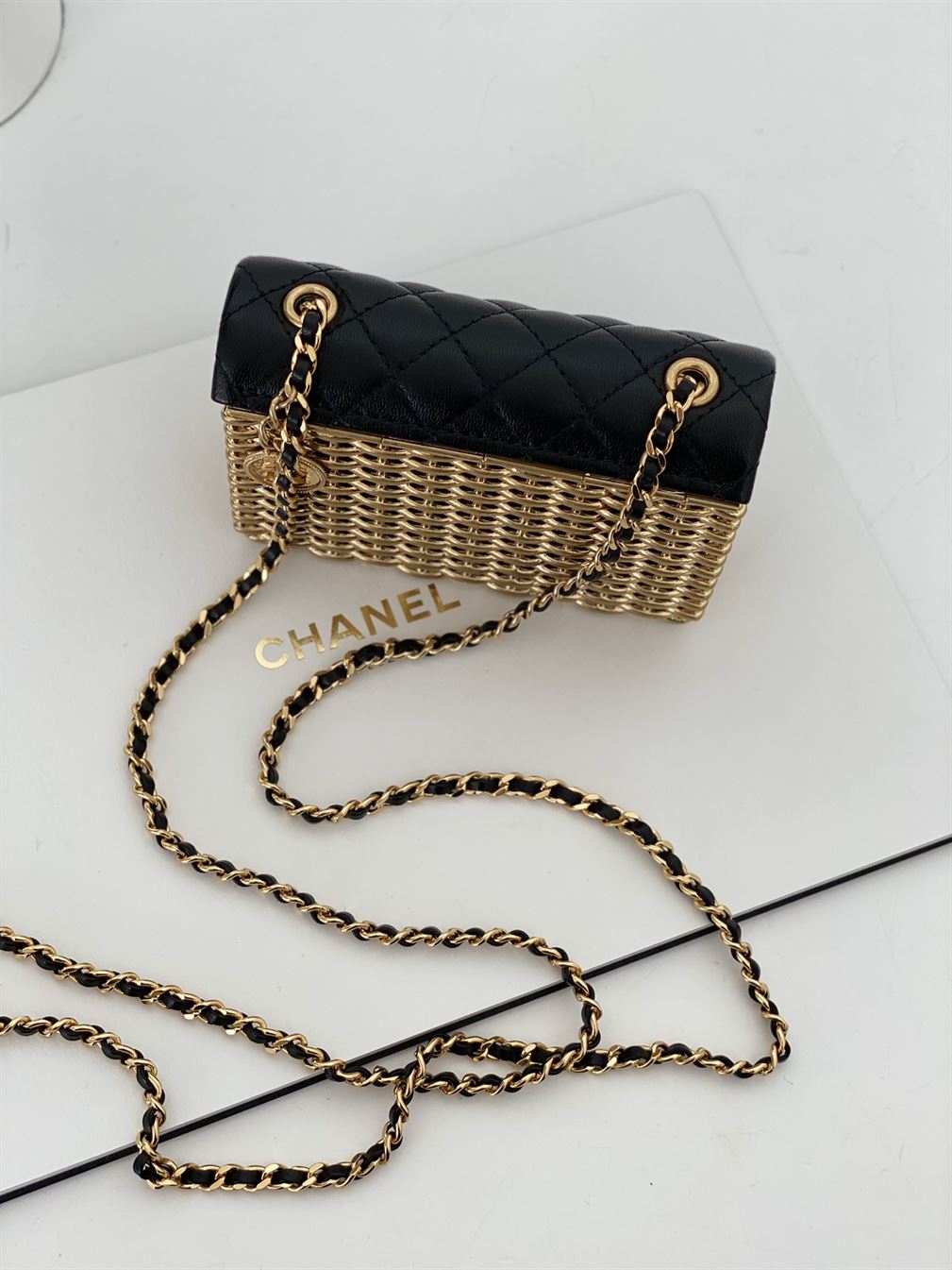 Small Evening Bag Lambskin & Gold Metal Black & Gold – CB022