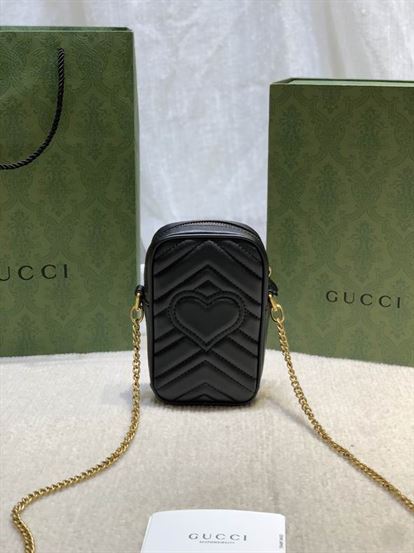 GG Marmont mini bag Black matelassé chevron leather – GB159