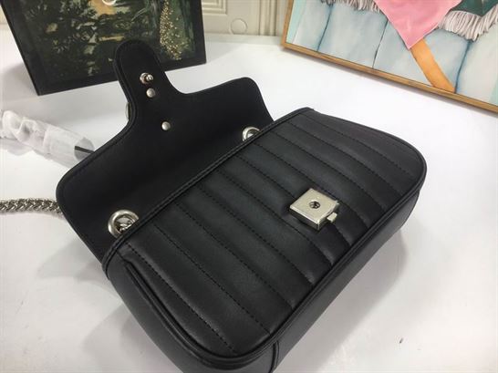 GG Marmont small shoulder bag Black matelassé leather – GB150