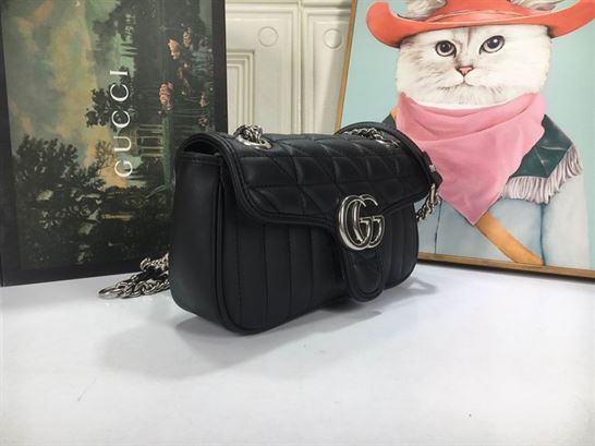 GG Marmont small shoulder bag Black matelassé leather – GB150