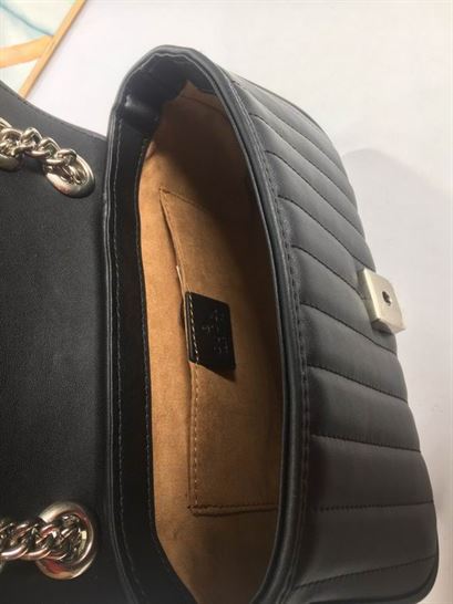 GG Marmont small shoulder bag Black matelassé leather – GB150