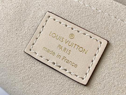 Louis Vuitton Locky BB Crème Beige Monogram canvas cowhide leather – LB071