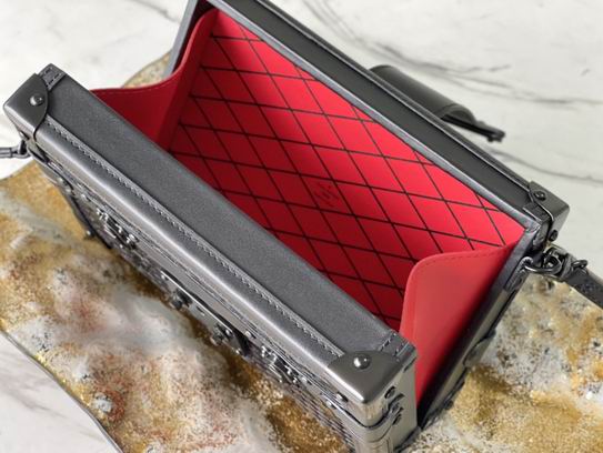Louis Vuitton Petite Malle Black Red Patent calfskin – LB099