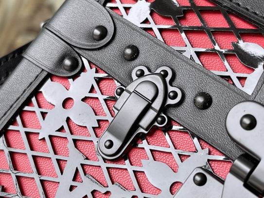 Louis Vuitton Petite Malle Black Red Patent calfskin – LB099
