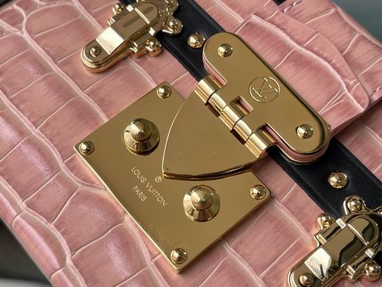 Petite Malle Rose Tourmaline Pink Brilliant Alligator leather – LB104