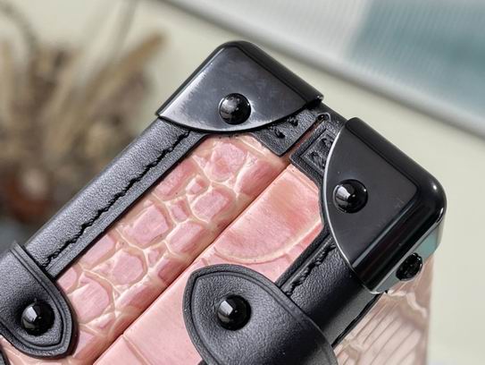Petite Malle Rose Tourmaline Pink Brilliant Alligator leather – LB104
