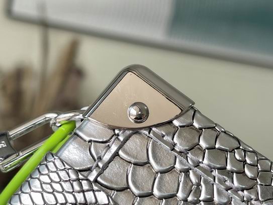 Petite Malle Silver Metallise Froisse Brilliant Alligator leather – LB102