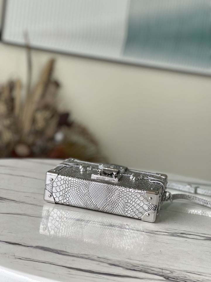 Petite Malle Silver Metallise Froisse Brilliant Alligator leather – LB102