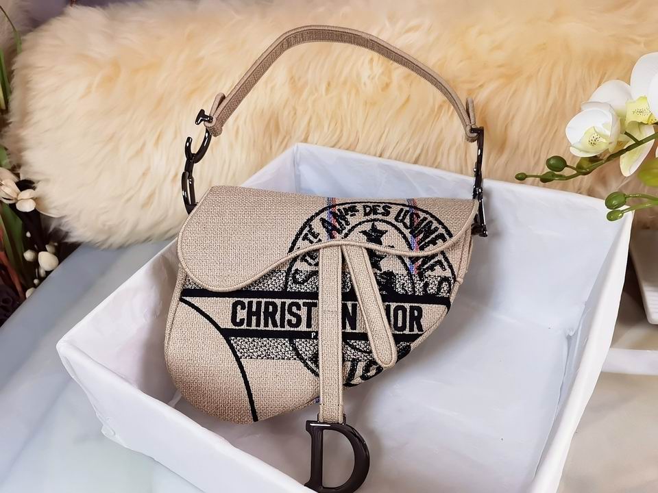 Saddle Bag Beige Jute Canvas Embroidered with Dior Union Motif – DB081
