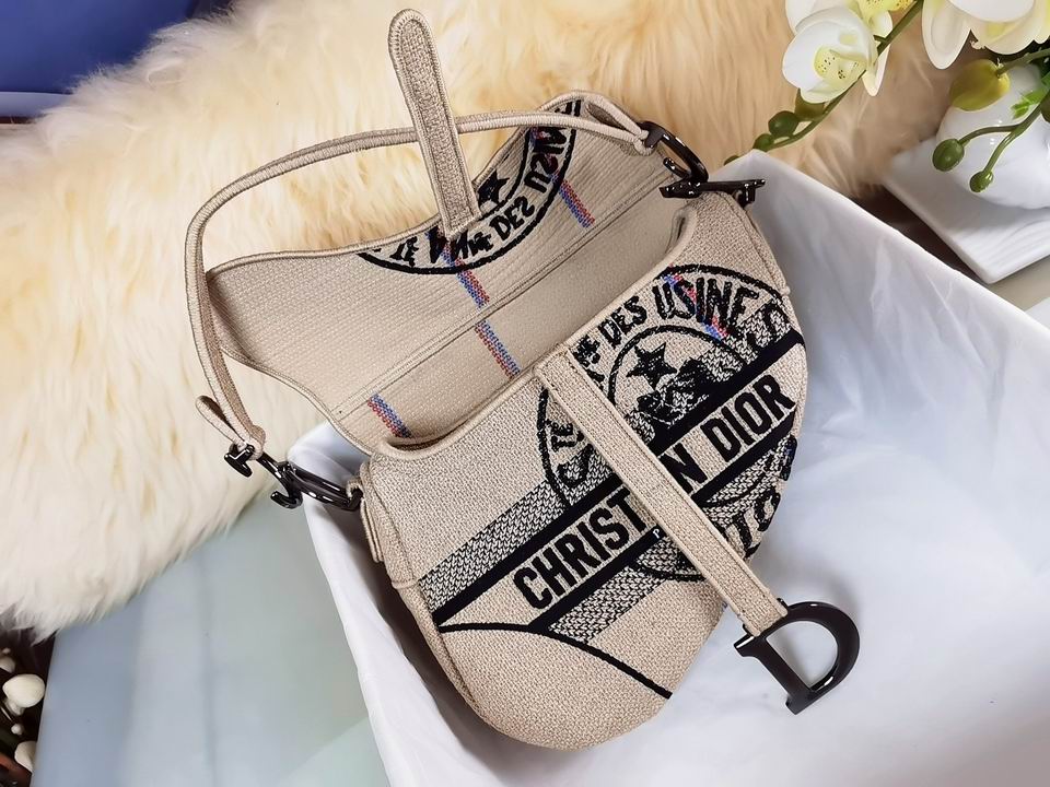 Saddle Bag Beige Jute Canvas Embroidered with Dior Union Motif – DB081