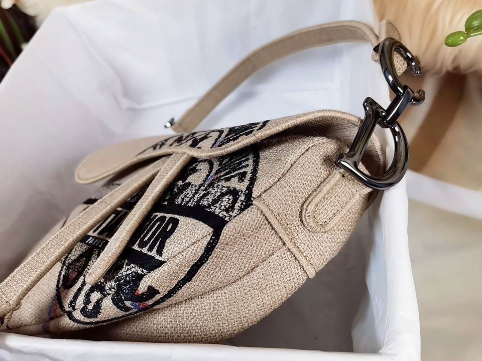 Saddle Bag Beige Jute Canvas Embroidered with Dior Union Motif – DB081