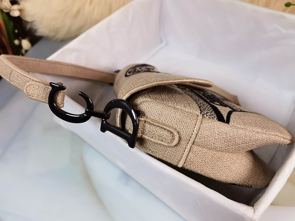 Saddle Bag Beige Jute Canvas Embroidered with Dior Union Motif – DB081