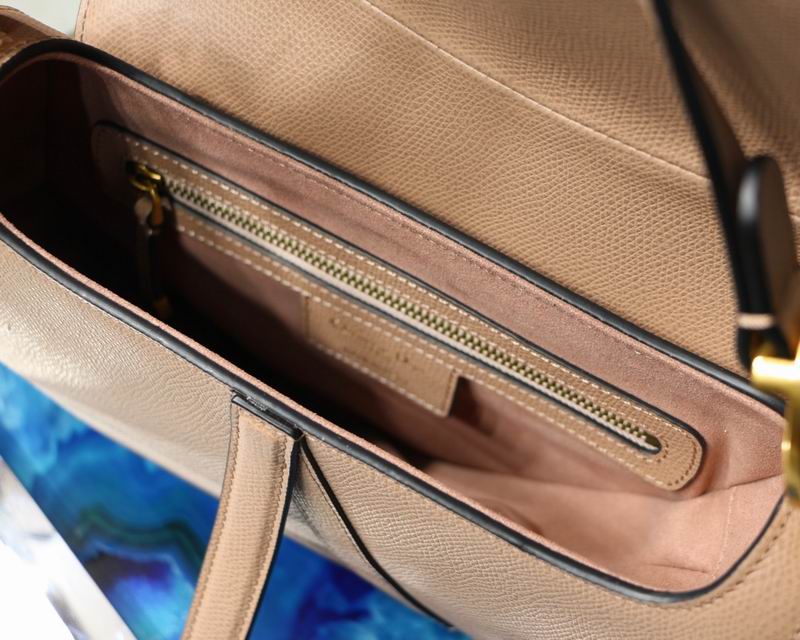 Saddle Bag With Strap Hazelnut Grained Calfskin – DB071
