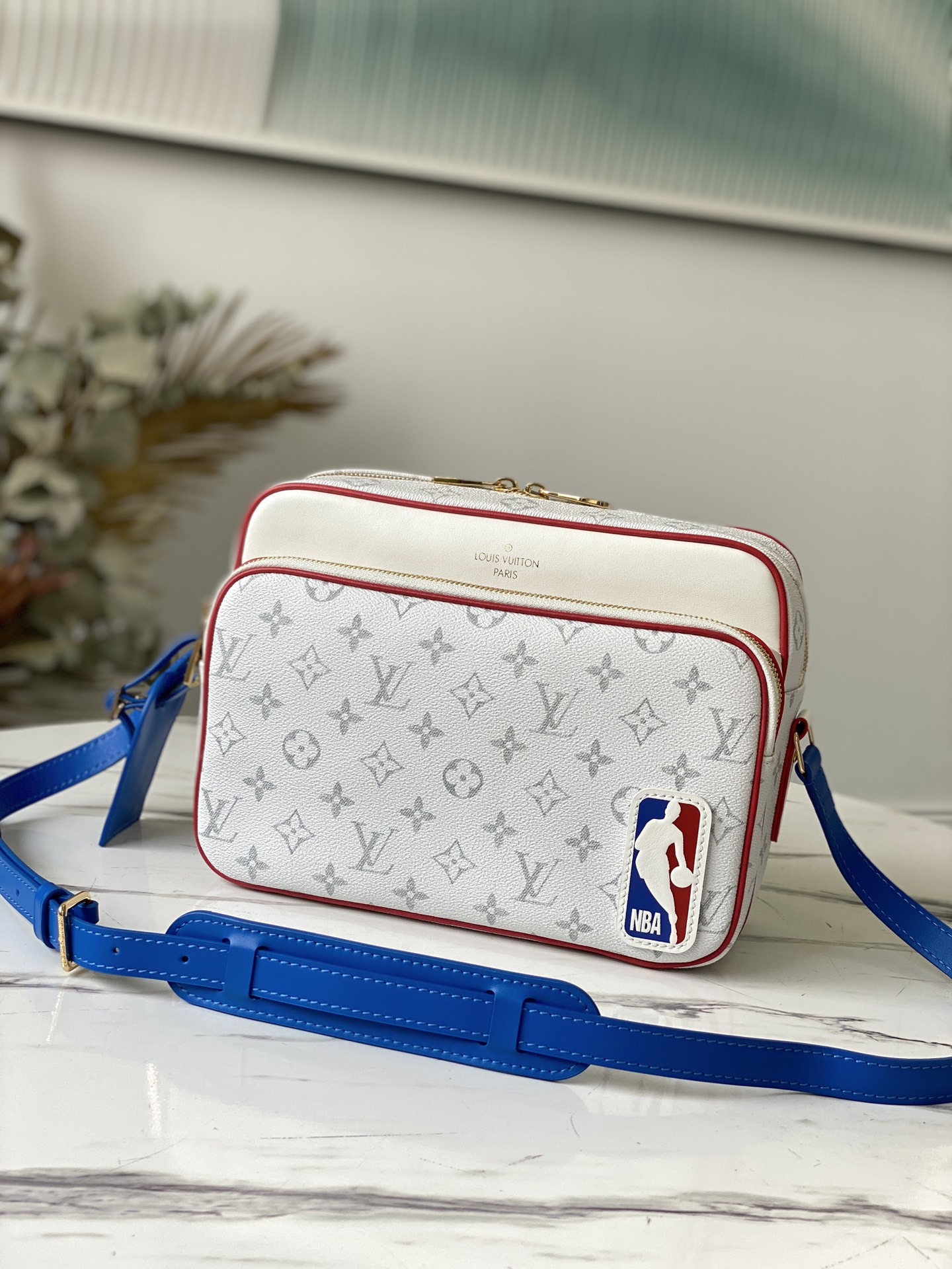 LV x NBA Nil Messenger Bag Monogram Antarctica Canvas – LB143