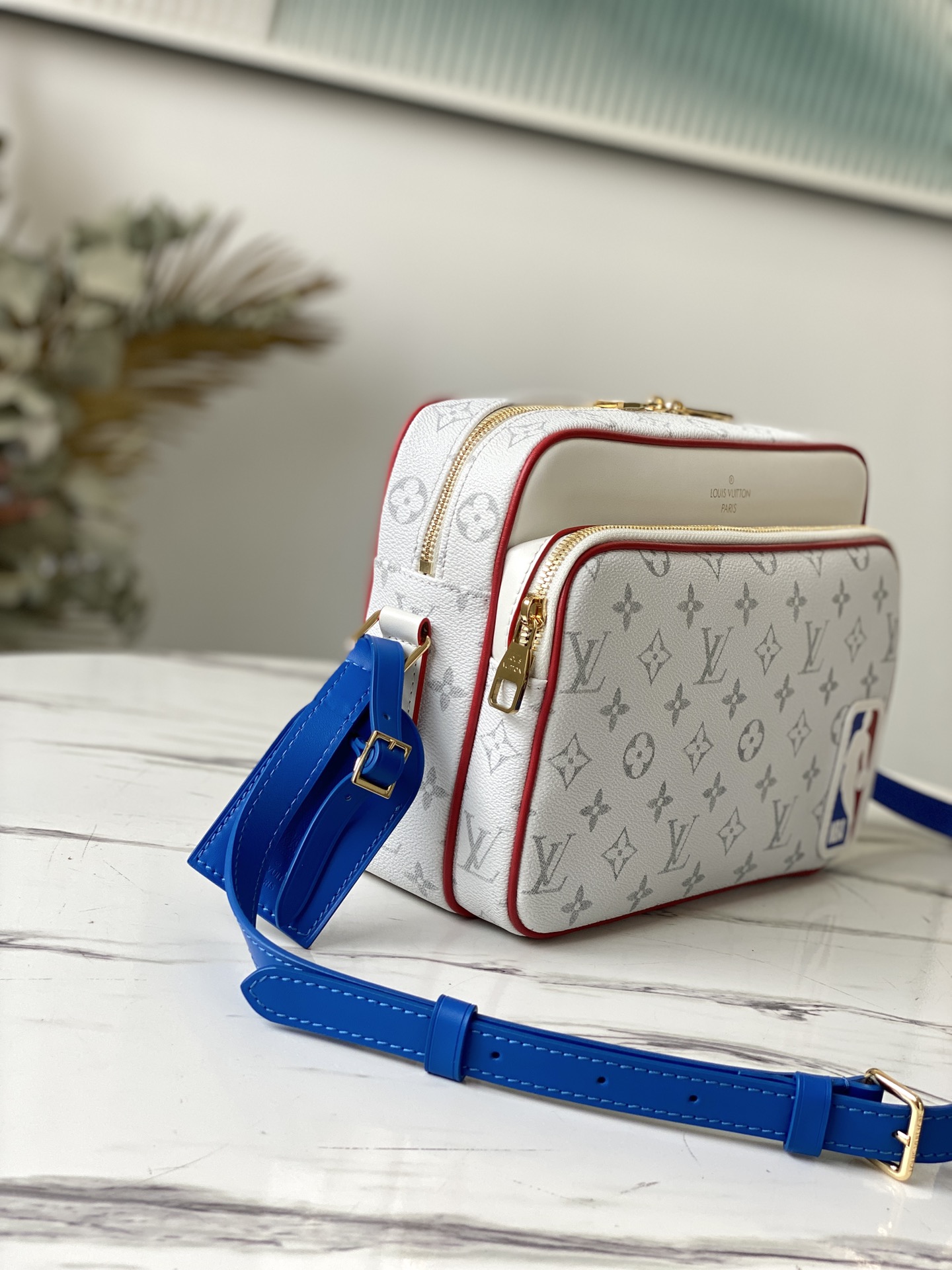 LV x NBA Nil Messenger Bag Monogram Antarctica Canvas – LB143