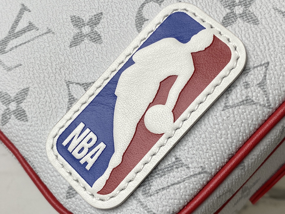LV x NBA Nil Messenger Bag Monogram Antarctica Canvas – LB143