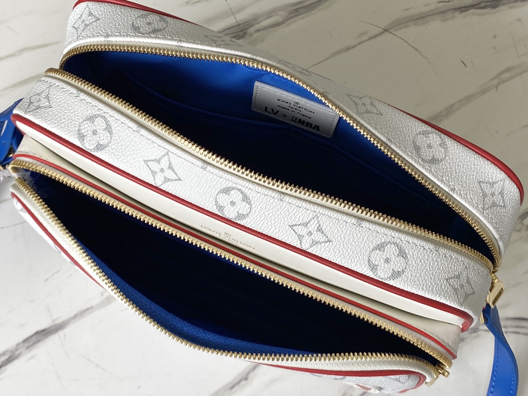 LV x NBA Nil Messenger Bag Monogram Antarctica Canvas – LB143