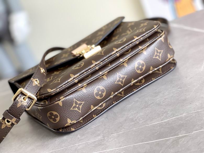 Metis Pochette Monogram Canvas – LB134