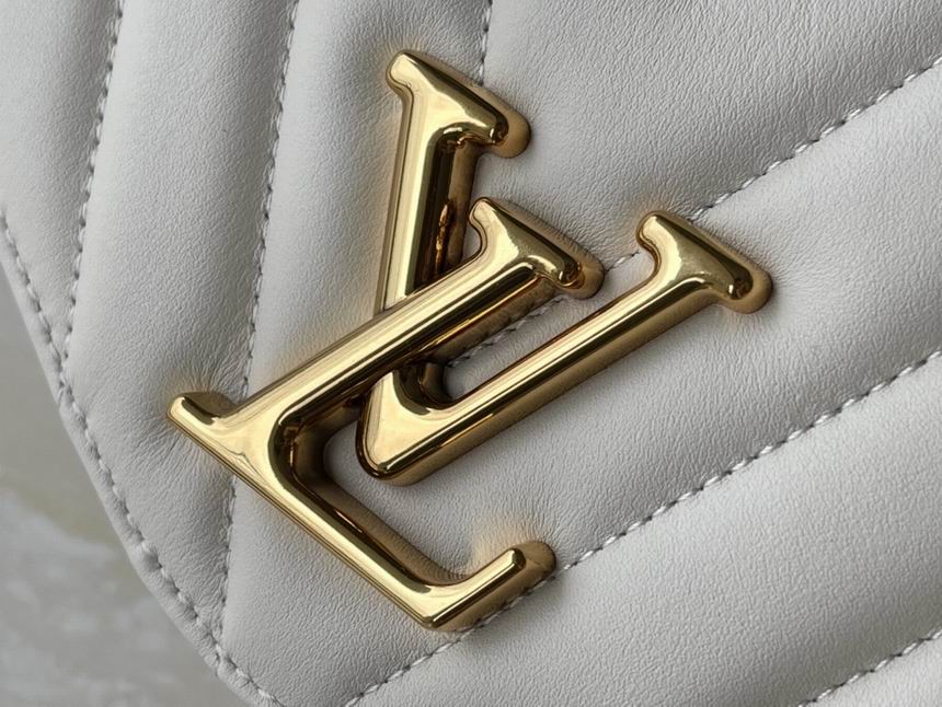 New Wave Chain Bag Ivory – LB126