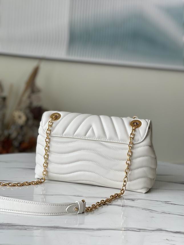 New Wave Chain Bag Ivory – LB126