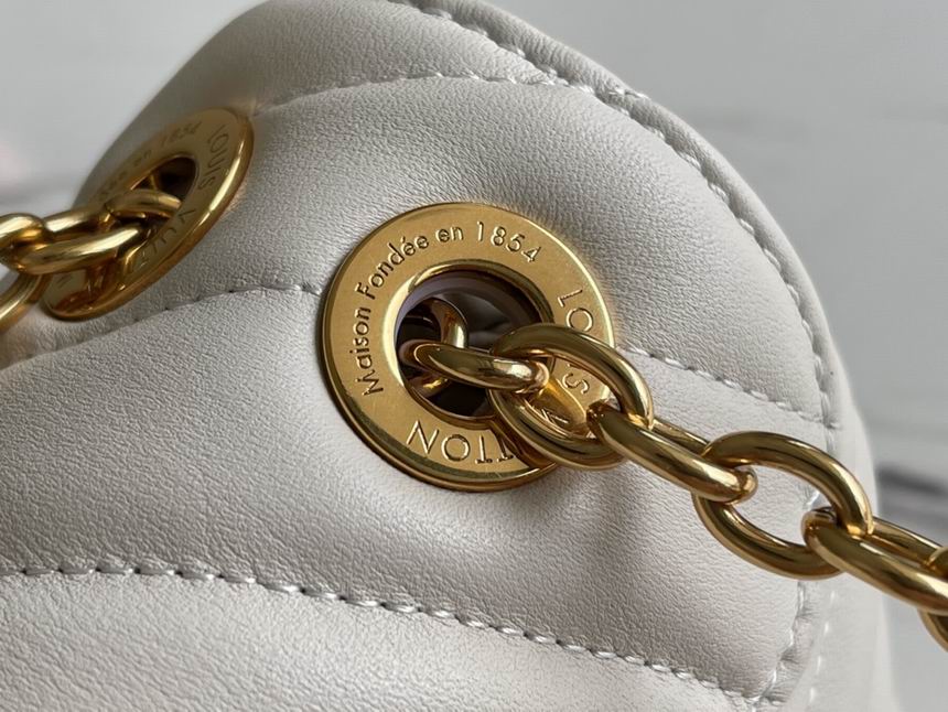 New Wave Chain Bag Ivory – LB126