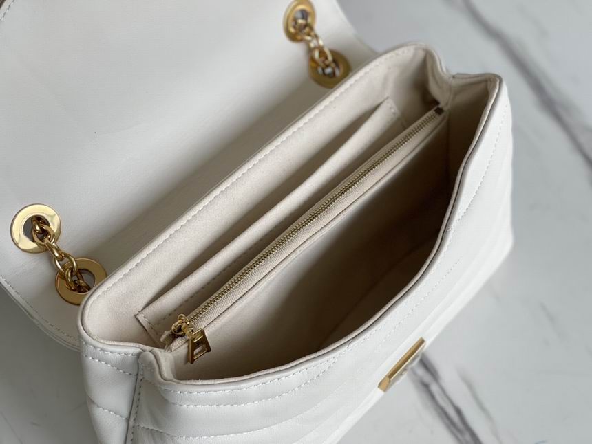 New Wave Chain Bag Ivory – LB126