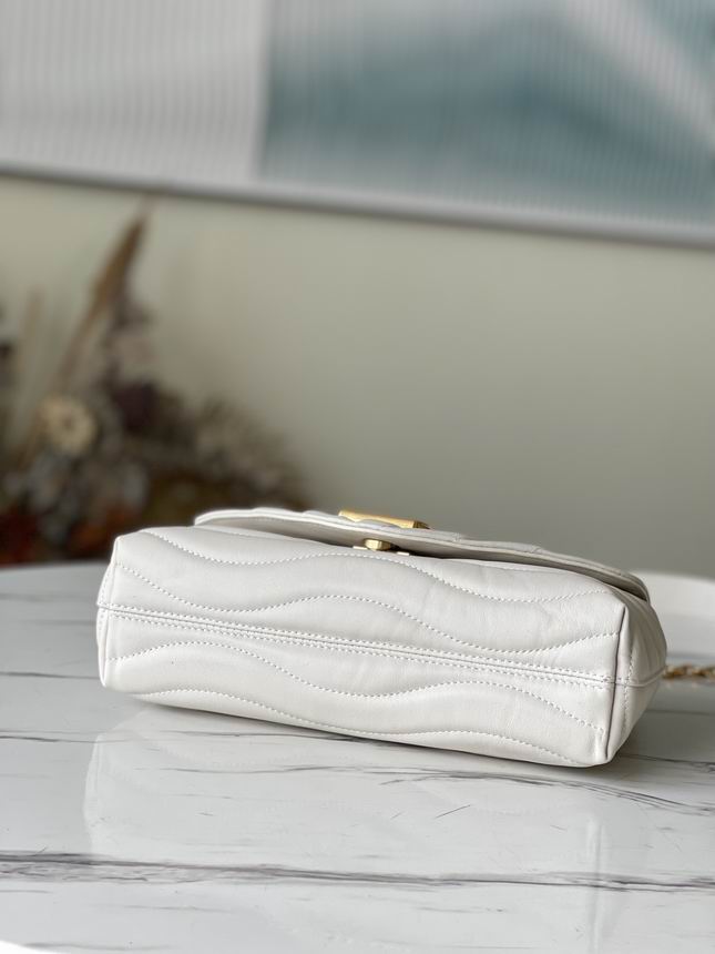 New Wave Chain Bag Ivory – LB126