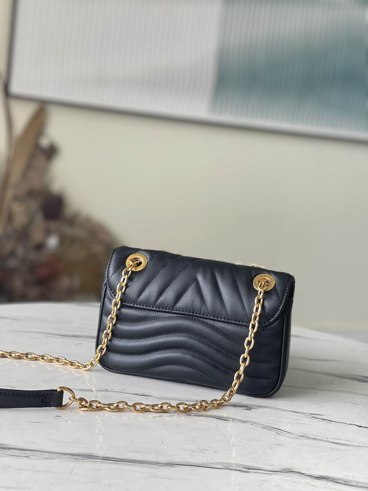 New Wave PM Chain Bag Black – LB123