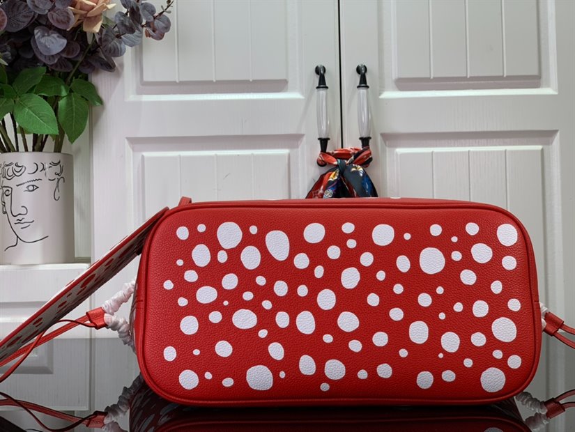 LV x YK Neverfull MM Tote Bag – LB152