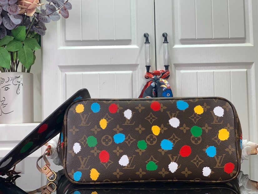 LV x YK Neverfull MM Tote Bag – LB154