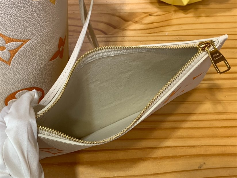 Louis Vuitton Neverfull MM Tote Bag – LB164