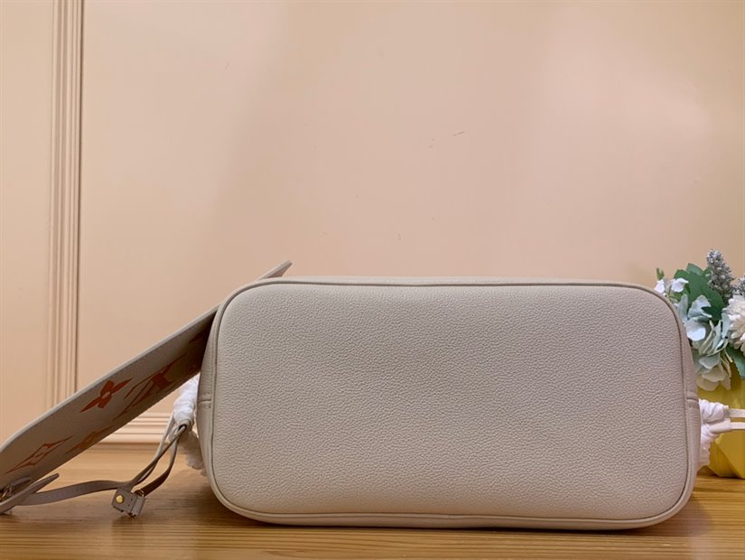 Louis Vuitton Neverfull MM Tote Bag – LB164