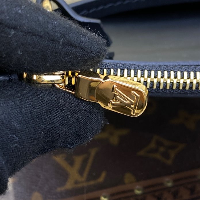 Louis Vuitton Neverfull MM Tote Bag – LB176