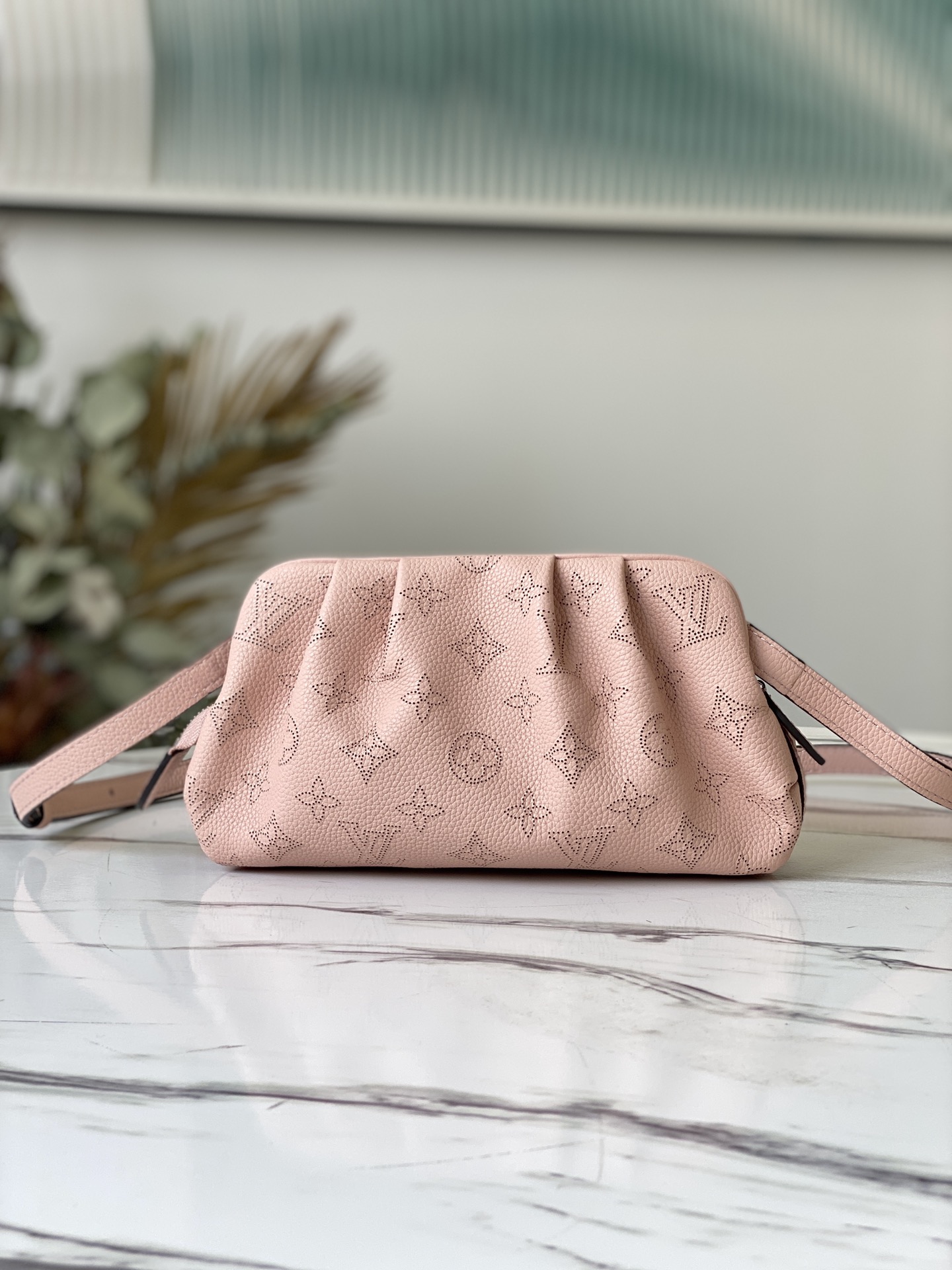 Scala mini pouch Pink Mahina perforated calf leather – LB179