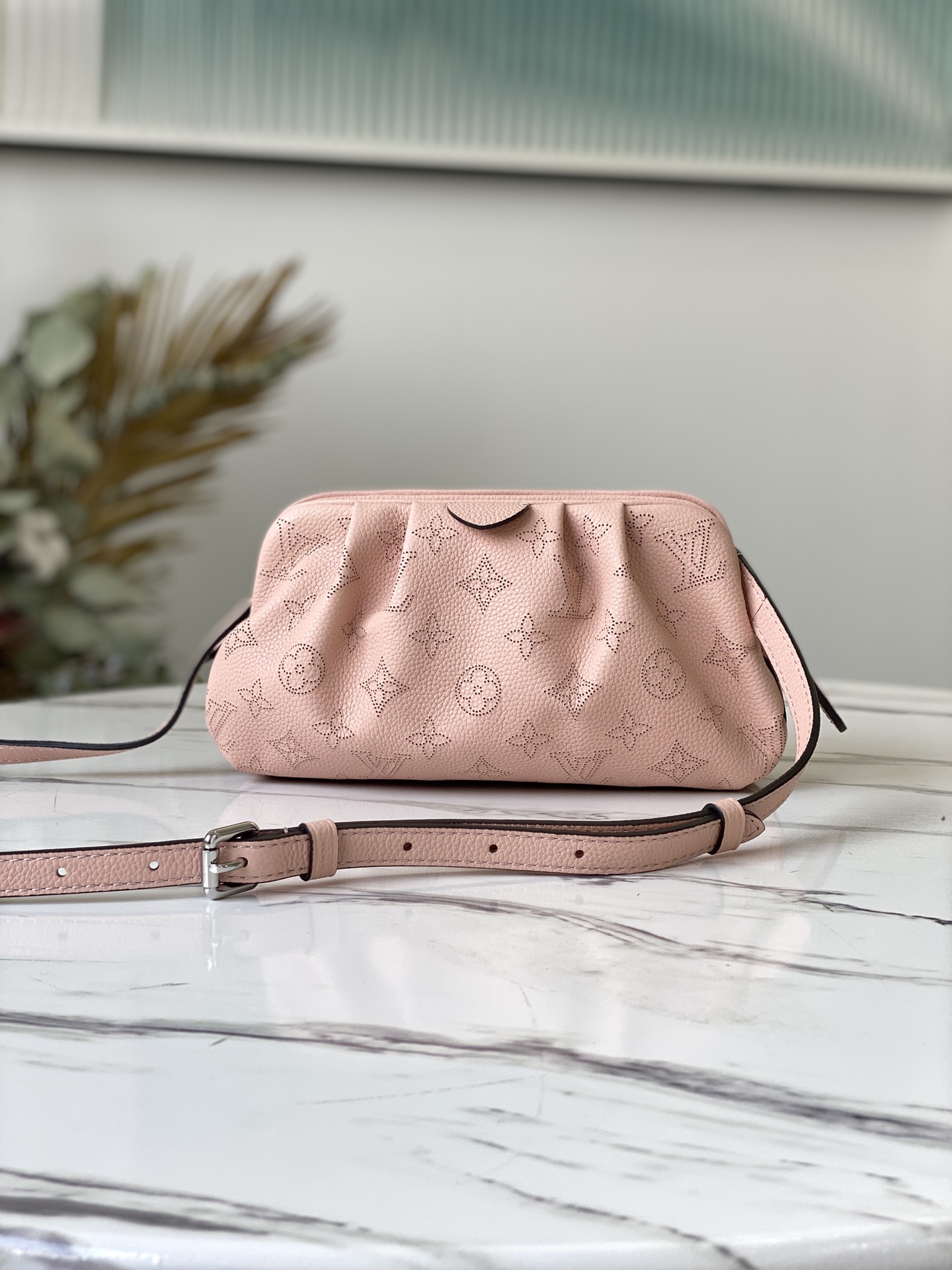Scala mini pouch Pink Mahina perforated calf leather – LB179