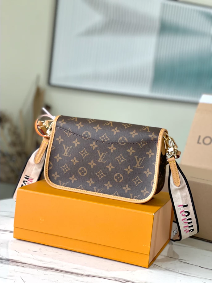 Diane Monogram Canvas Bag – LB305
