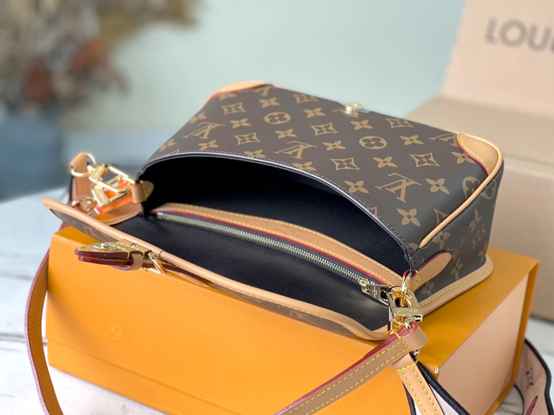 Diane Monogram Canvas Bag – LB305