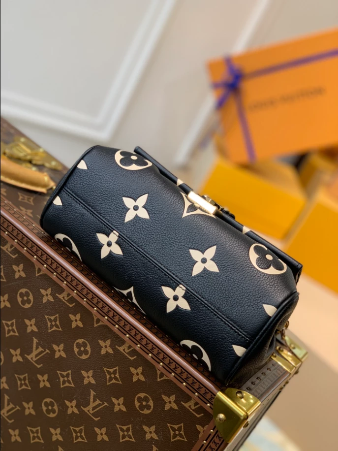 Favorite Monogram Empreinte Leather – LB224