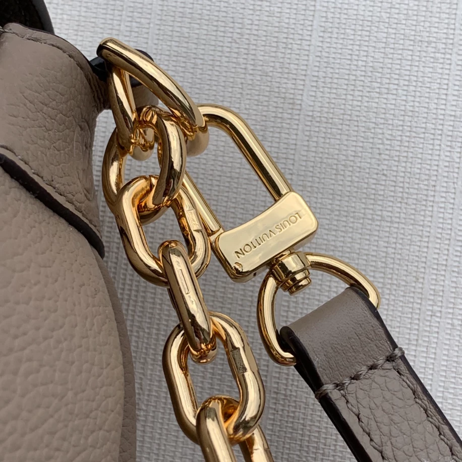 Favorite Monogram Empreinte Leather – LB226