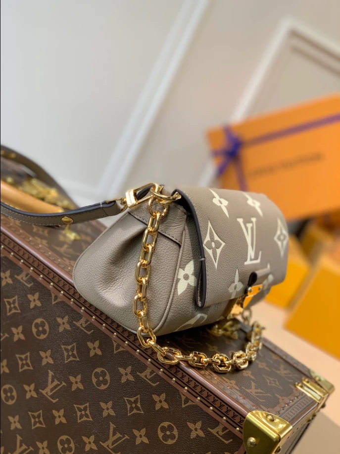 Favorite Monogram Empreinte Leather – LB226