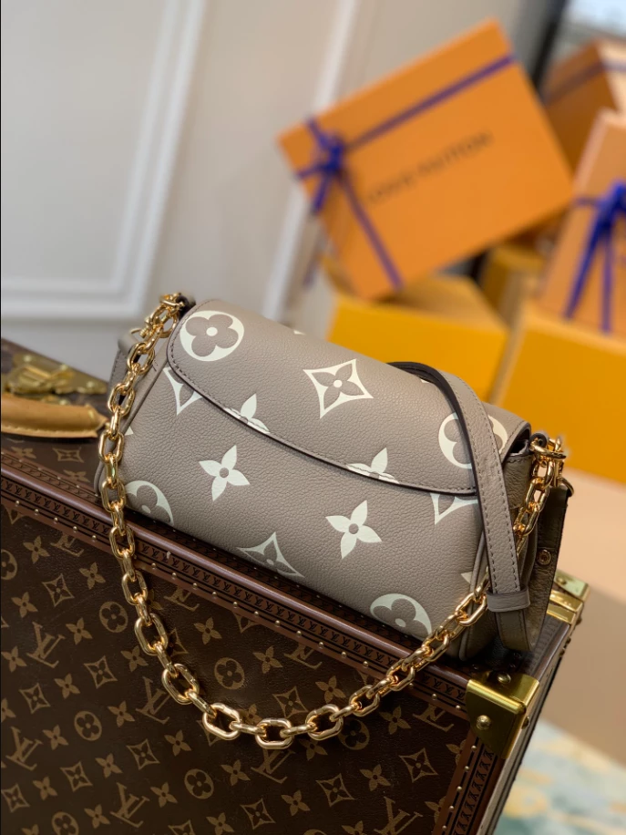 Favorite Monogram Empreinte Leather – LB226