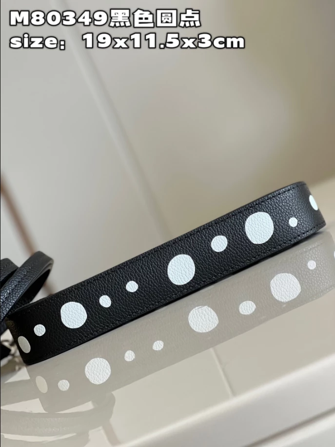 LV x YK Easy Pouch On Strap – LB239