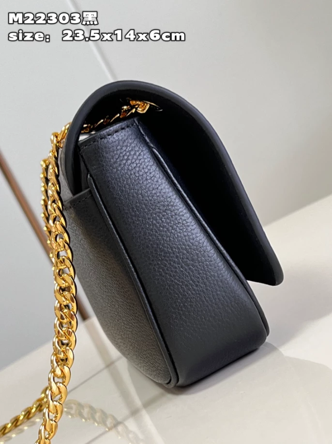 LockMe Chain Bag East West – LB245